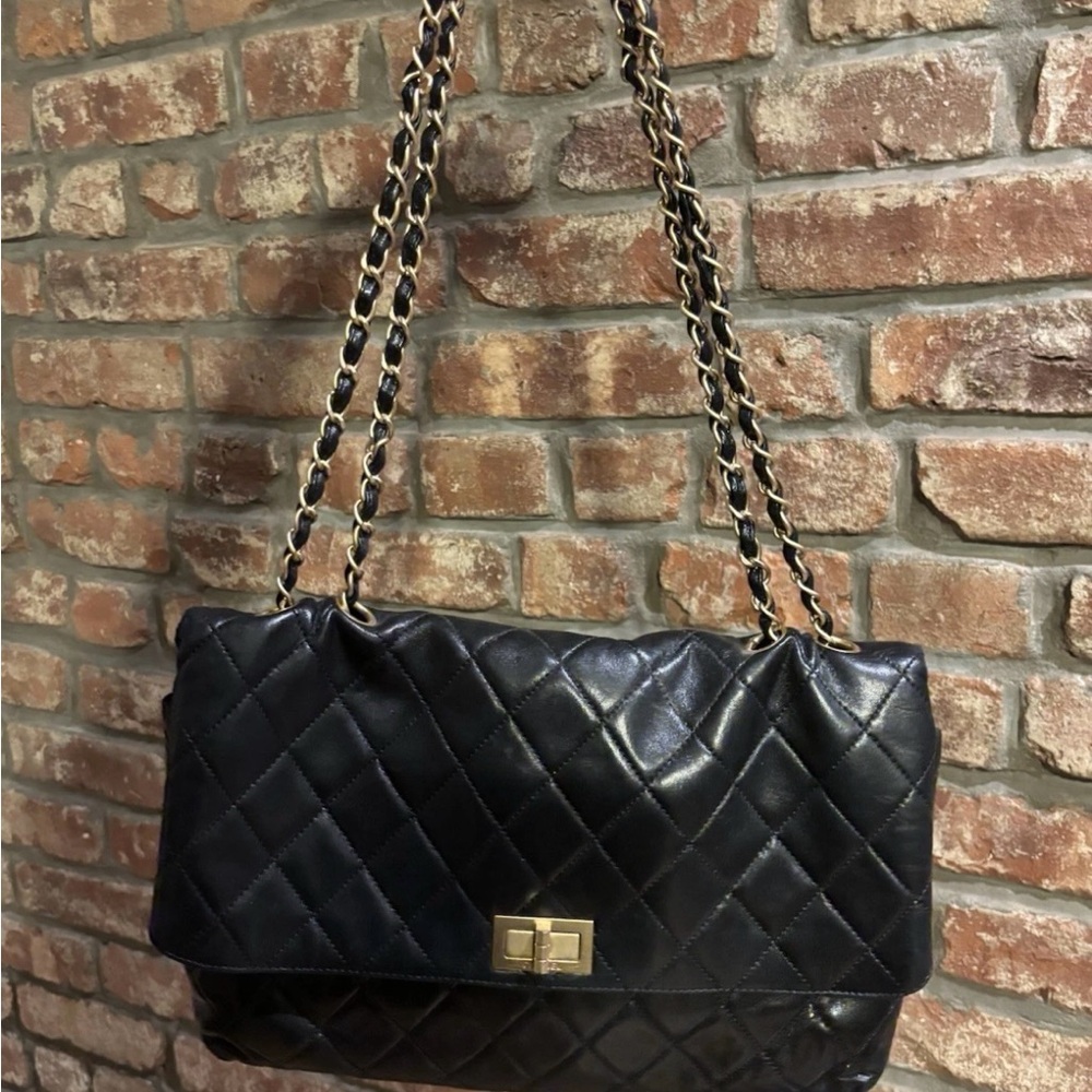Authentic barely worn look new & original CHANEL Black Quilted Bag w Gold Chain